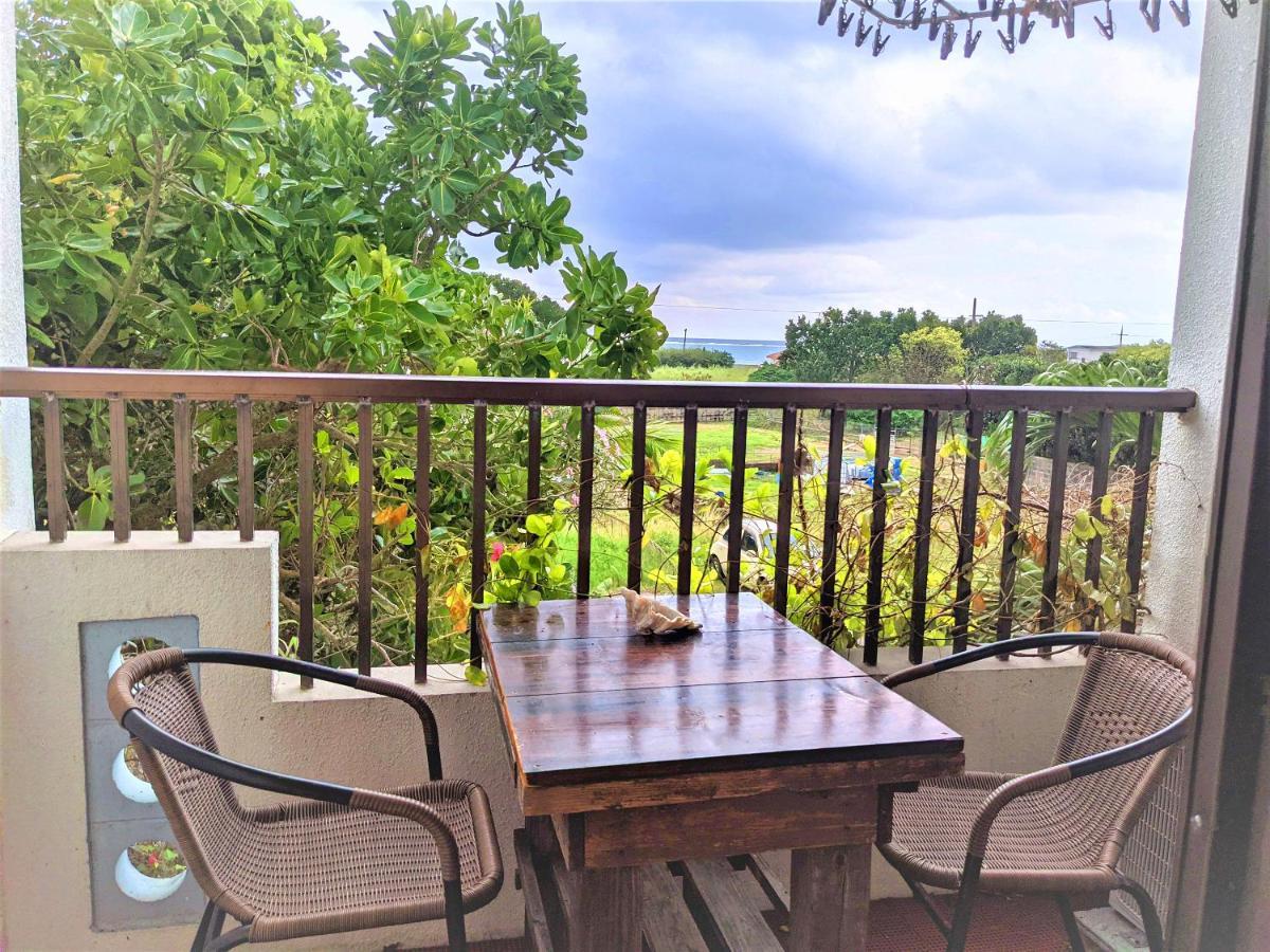 Отель Shiraho Friends House Ishigaki  Экстерьер фото